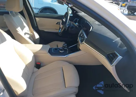 2021 BMW 330I xDrive z USA, uszkodzony, nr VIN 3MW5R7J03M8B88444